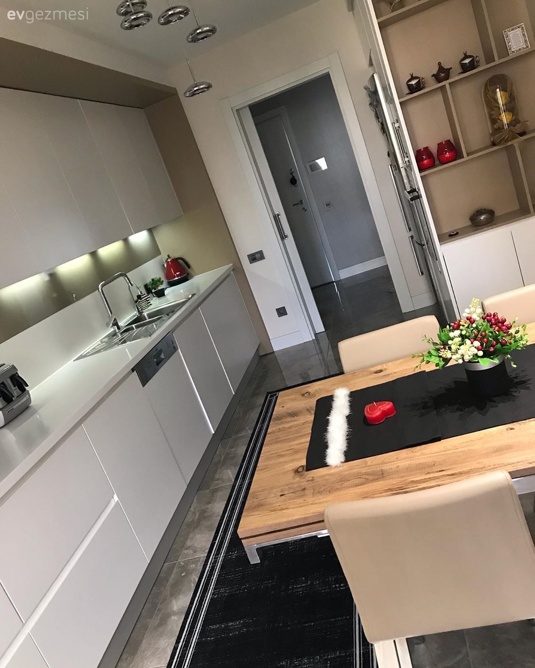 Mutfak, Modern mutfak, Beyaz mutfak, Gri, Vizon, Mutfak tezgahı, Mutfak tezgah arası, Mutfak halısı, Mutfak masası, Sandalye, Mutfak Avize Modelleri