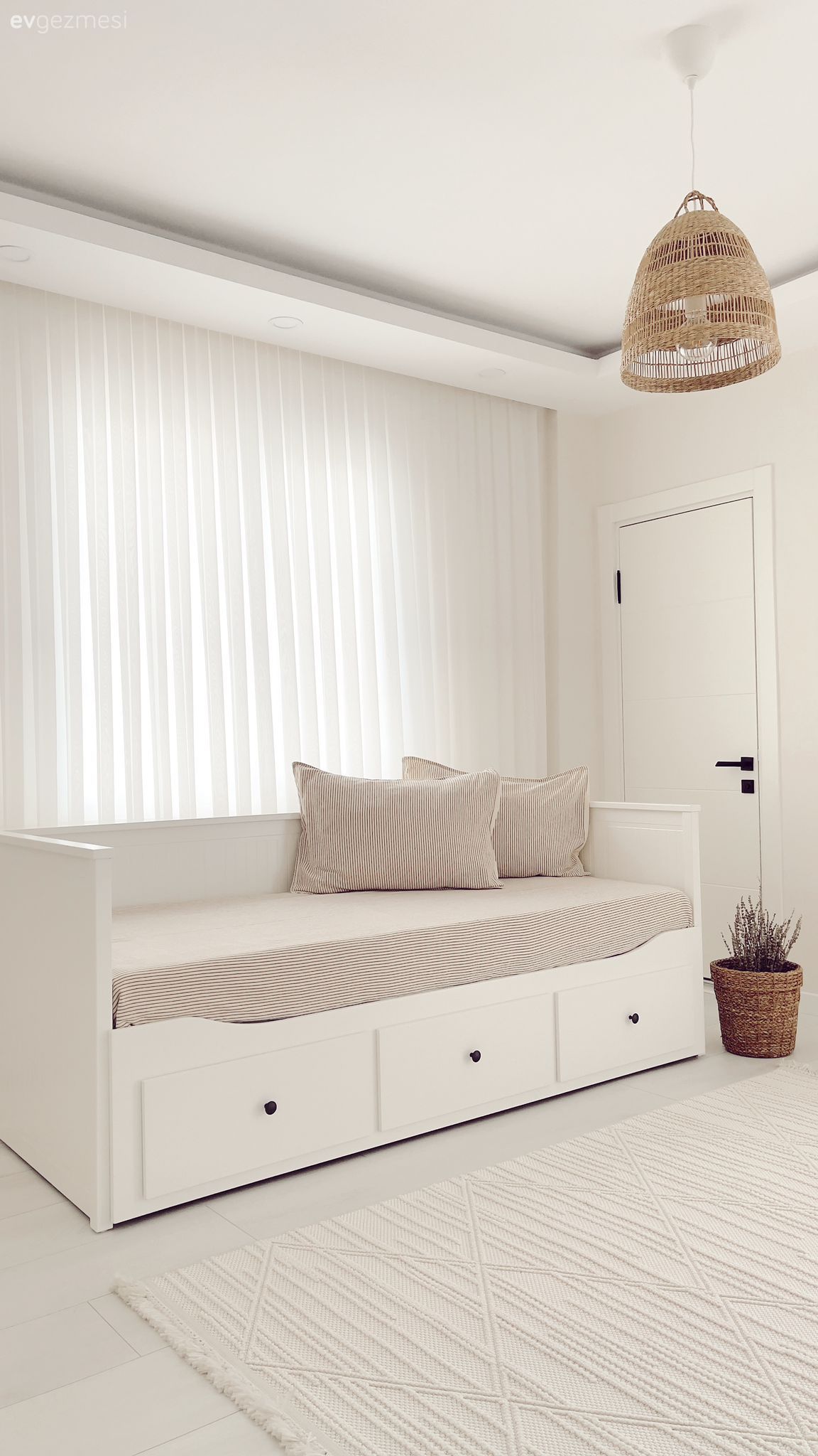 Bu İstanbul Evi İçin Beyaz Sadece Bir Renk Değil Evin Ta Kendisi!