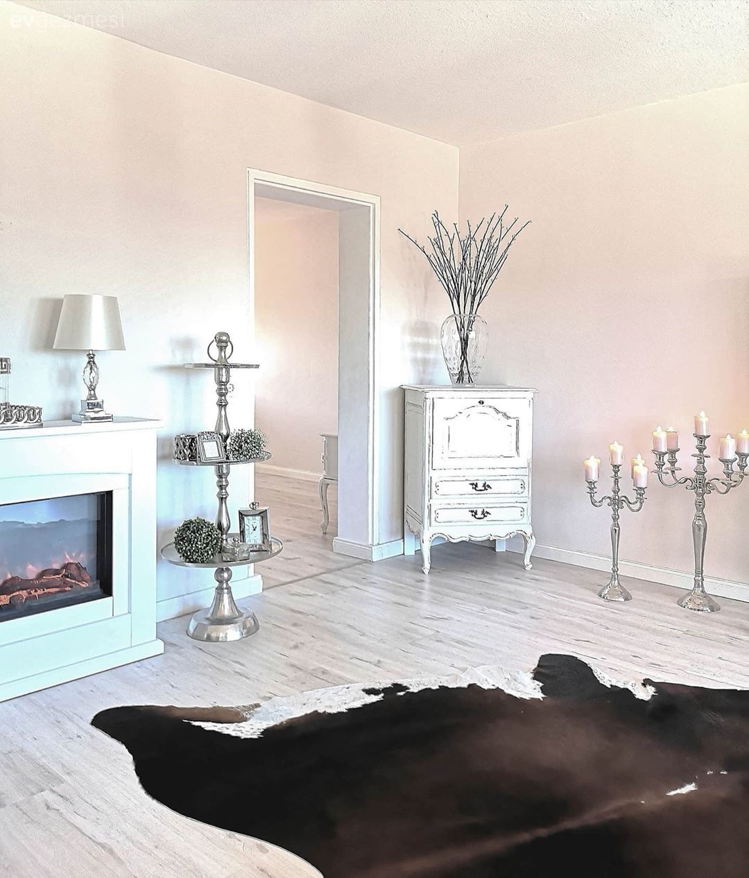 Şık Olmayı Aklına Koyan Bu Evin Göbek Adı Işıltı