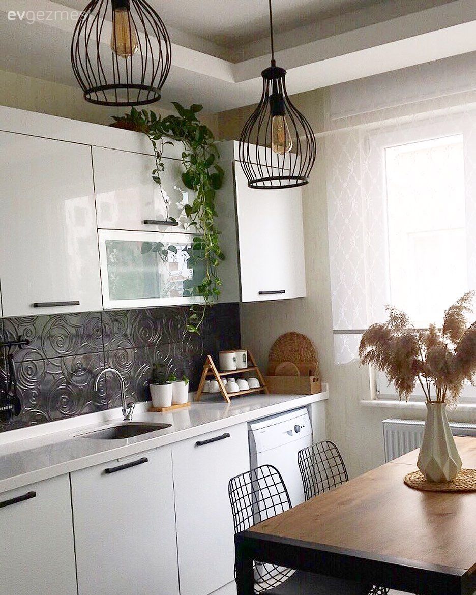 Mutfak, Beyaz, Siyah, Rustik mutfak, Mutfak tezgahı, Mutfak tezgah arası, Karatahta boyası, Mobilya boyama