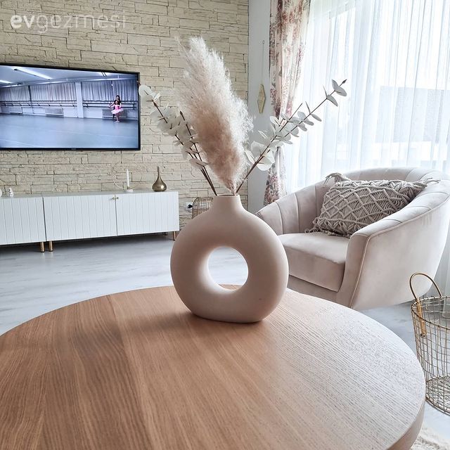 Bu Modern Dekorda Soft Renkler Altın Yansımalarıyla Cazibe Kazanmış