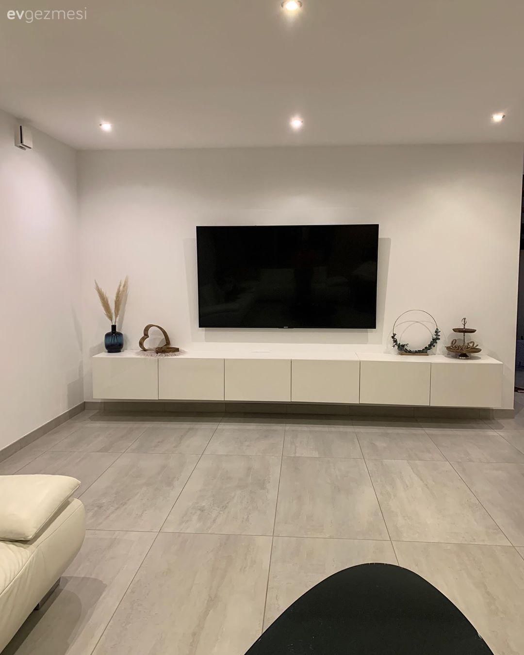 Ev Gezmesi: Endüstriyel Detayları İçine Alan Bir Dekor