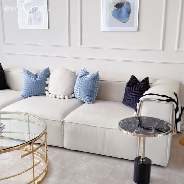 Salon, Art deko, Beyaz, Mavi, Altın, Koltuk takımı, Orta sehpa, Sehpa, Avize, Aydınlatma, Salon avizesi, Halı, Cam orta sehpa, Kırlent, Ev tekstili, Metal ayaklı sehpa, Duvar çıtalama
