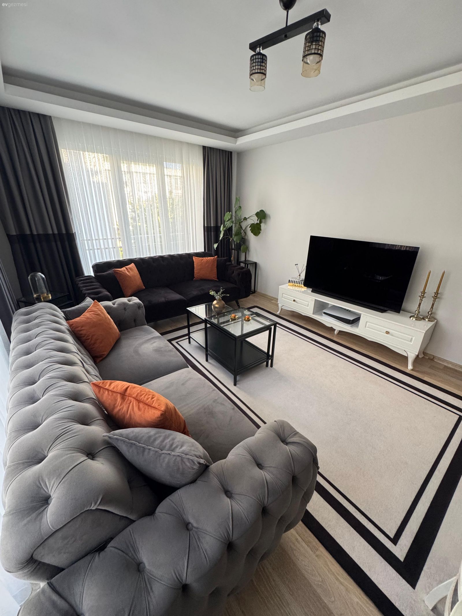 Bu Uyumlu Evde Turuncu Vurgular Keyif Noktası!