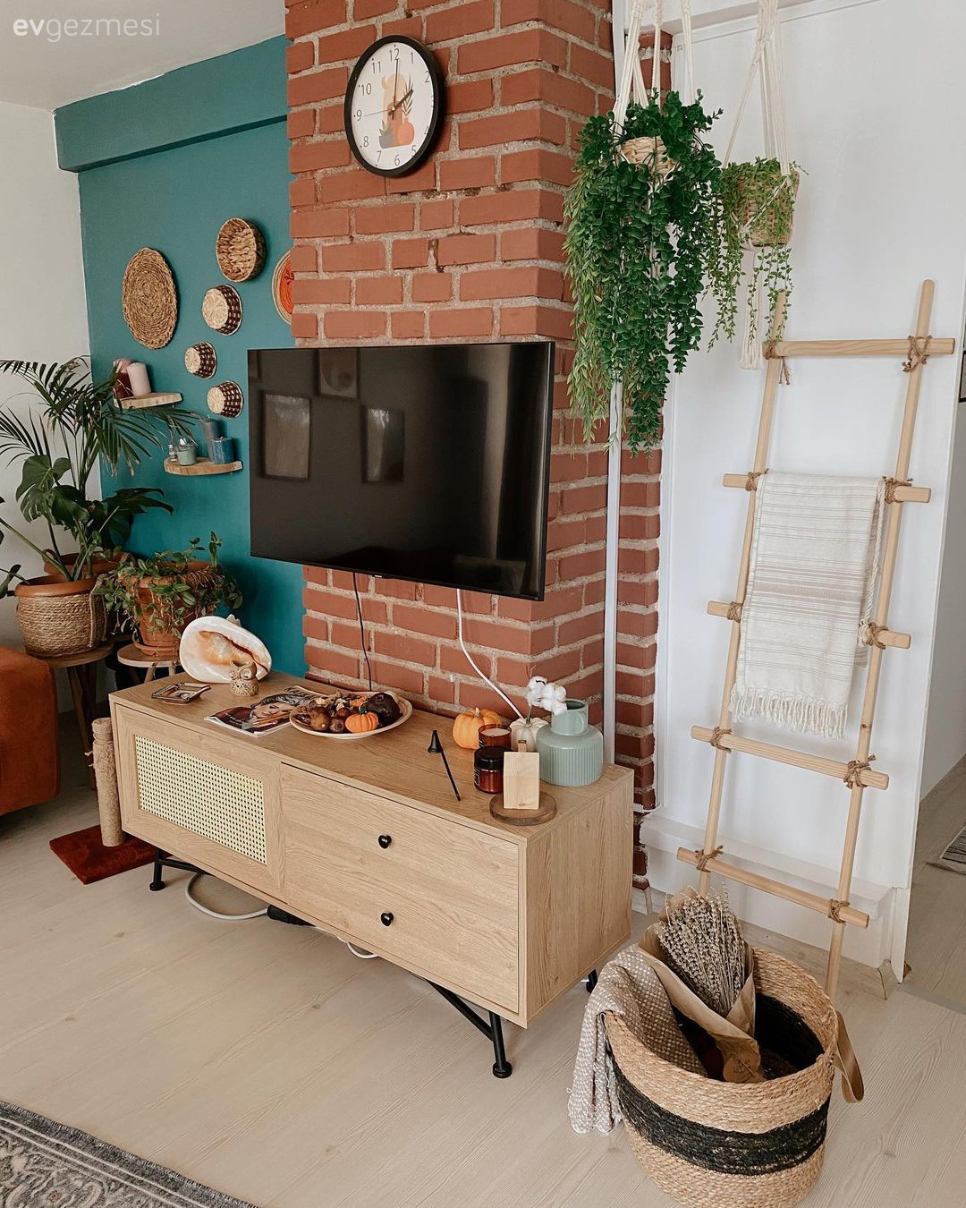 Göle Bakan Bu Evin İçi de Manzara Kadar Keyifli!