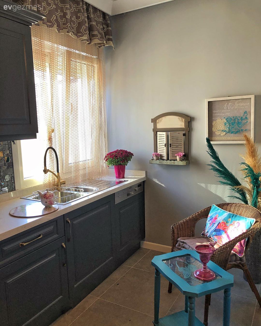 Bu Apartman Dairesi 10. Kata Bahçeli Bir Ev Hissini Taşımış