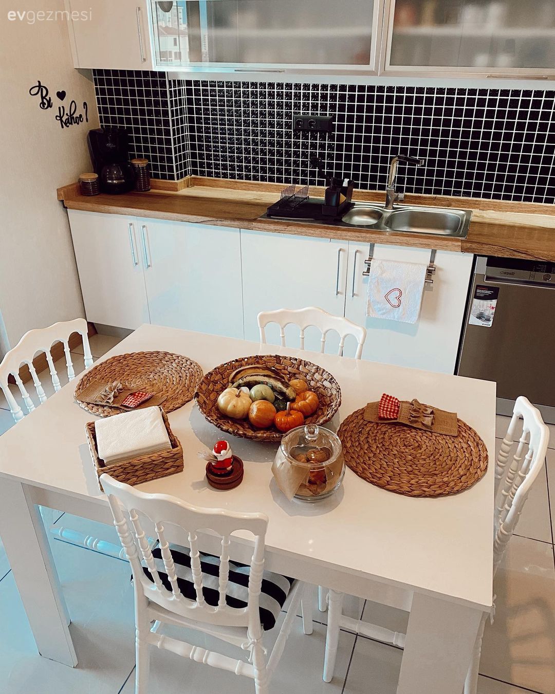 Bu Mutfak Fonksiyonel Yerleşim Planlarına İyi Bir Örnek!