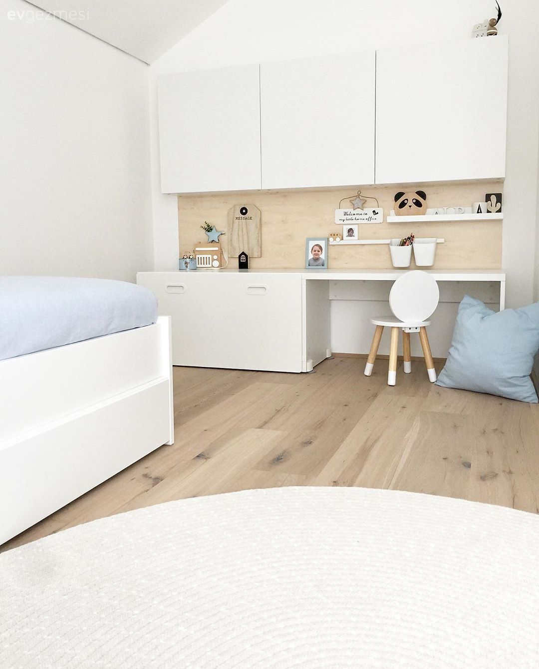 Çocuk Odası, Beyaz, Pembe, Çocuk odası duvar dekorasyonu, Çocuk odası halısı, Çocuk odası çalışma masası