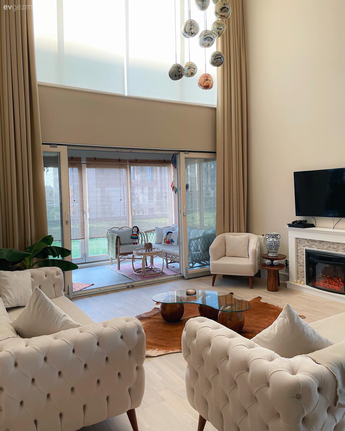 Bu İstanbul Evinde Tavanlar Kadar Enerji Seviyesi  De Çok Yüksek!