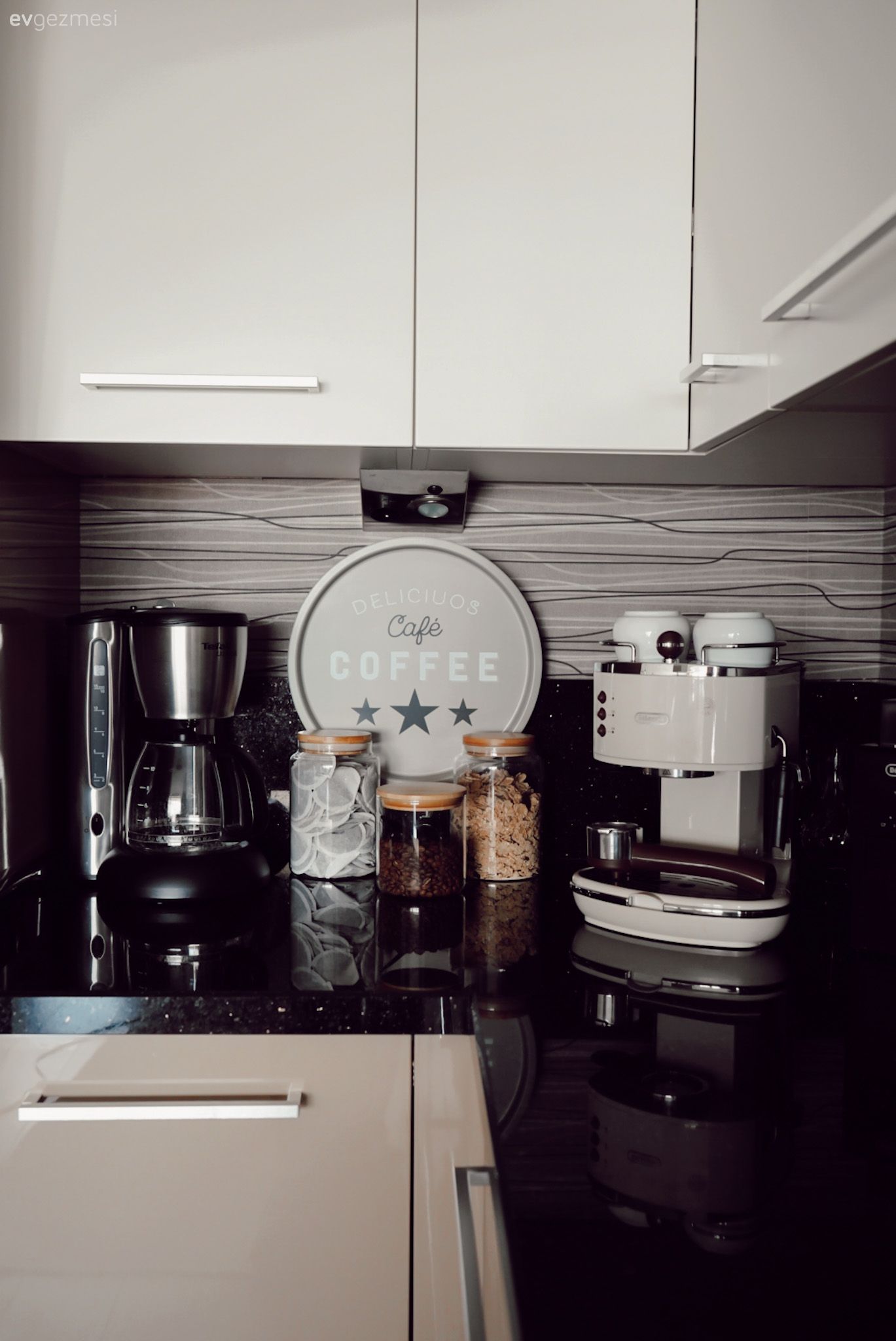 Mutfak, Beyaz, Siyah, Capuccino mutfak, Mutfak tezgahı, Mutfak tezgah arası, Tezgah arası seramik, Mutfak aksesuarları