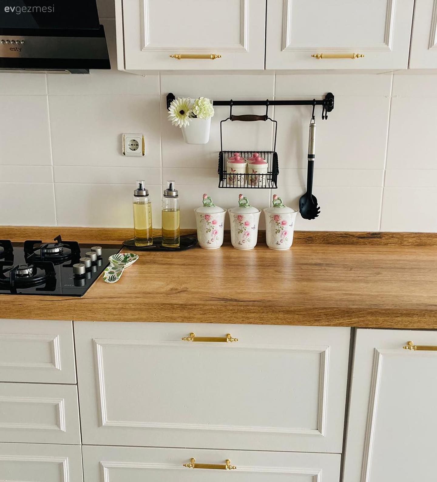 Beyaz, Ahşap mutfak tezgahı, Mutfak tezgahı, Altın, Mutfak tezgah arası, Tezgah arası seramik, Shaker kapaklı dolaplar, Mutfak