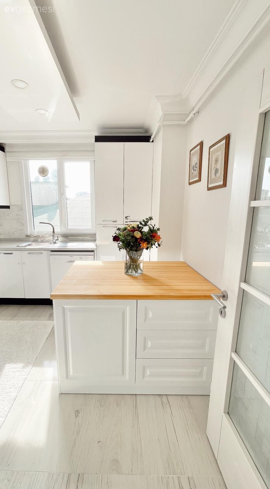 Modern Ruhlu Bu Evde Açık Renkler Birbirinden Kopmamış