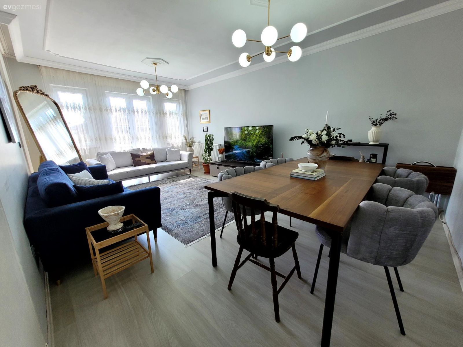 Salon, Modern, Parlament mavisi, Beyaz, Gri, Siyah, Koltuk takımı, Kırlent, Ev tekstili, Sandalye, Tv ünitesi, Tv ünitesi aksesuarları, Ev Aksesuar, Yemek masası, Boy aynası, Ayna, Halı, Salon halısı, Avize, Aydınlatma, Salon avizesi