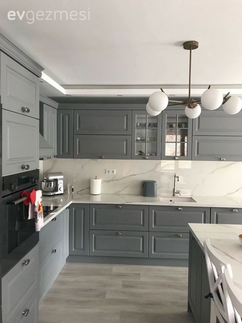 Mutfak, Amerikan Mutfak, Açık konsept yaşam alanı, Gri, Gri mutfak, Beyaz, Ada mutfak, Mutfak tezgahı, Mutfak tezgah arası, Porselen tezgah, Ankastre, Mutfak aksesuarları, Mutfak Avize Modelleri, Parke, Shaker kapaklı dolaplar