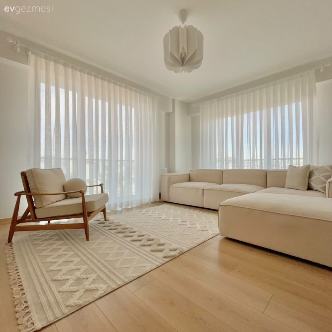 Açık Renklerden ve Sadelikten  Şaşmayan Bir İstanbul Evi