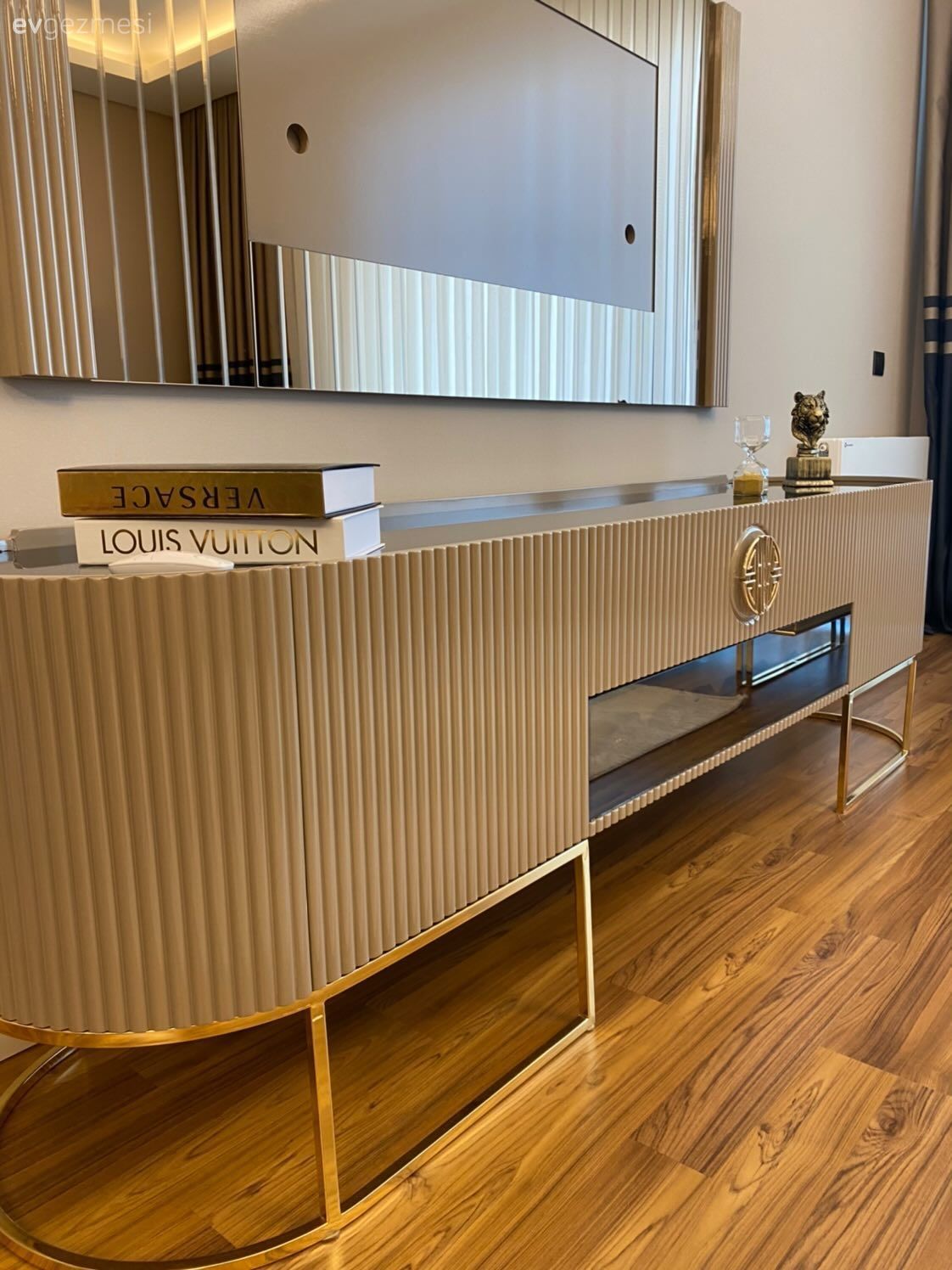 Vizon, Parlament mavisi, Beyaz, Tv ünitesi, Tv ünitesi aksesuarları, Ev Aksesuar, Parke, Aynalı mobilya, Ayna, Altın