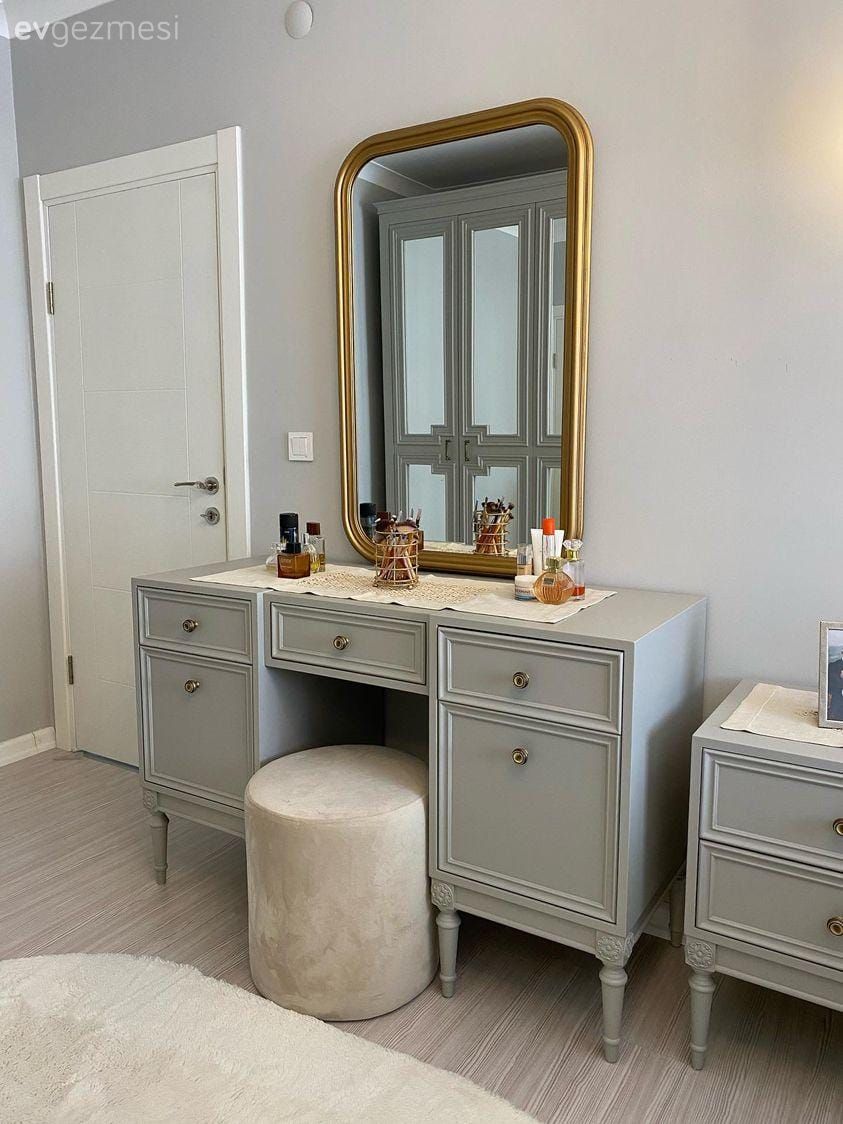 Gri, Beyaz, Bej, Makyaj masası, Yatak Odası, Makyaj aynası, Komodin, Puf, Gri duvar