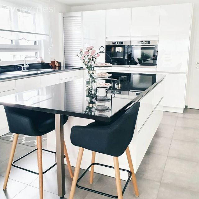 Amerikan Mutfak, Mutfak, Beyaz, Siyah, Modern, Modern mutfak, Kulpsuz mutfak dolabı, Ada mutfak, Mutfak tezgahı, Mutfak tezgah arası, Tezgah arası seramik, Mutfak aksesuarları, Ankastre, Sandalye