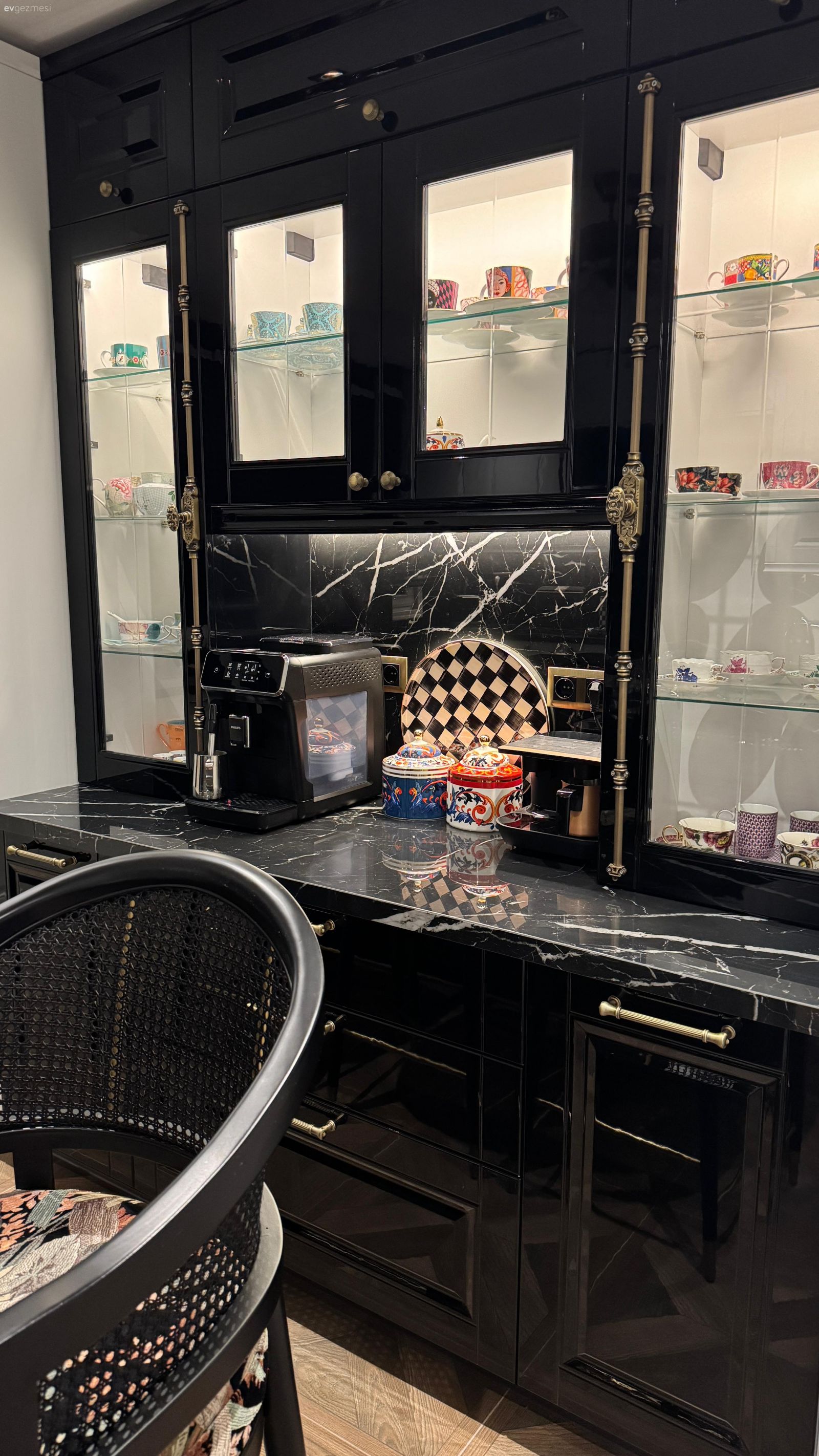 İddialı Tasarımlar ve Zamansızlık: İstanbul'dan Zarif Bir Ev