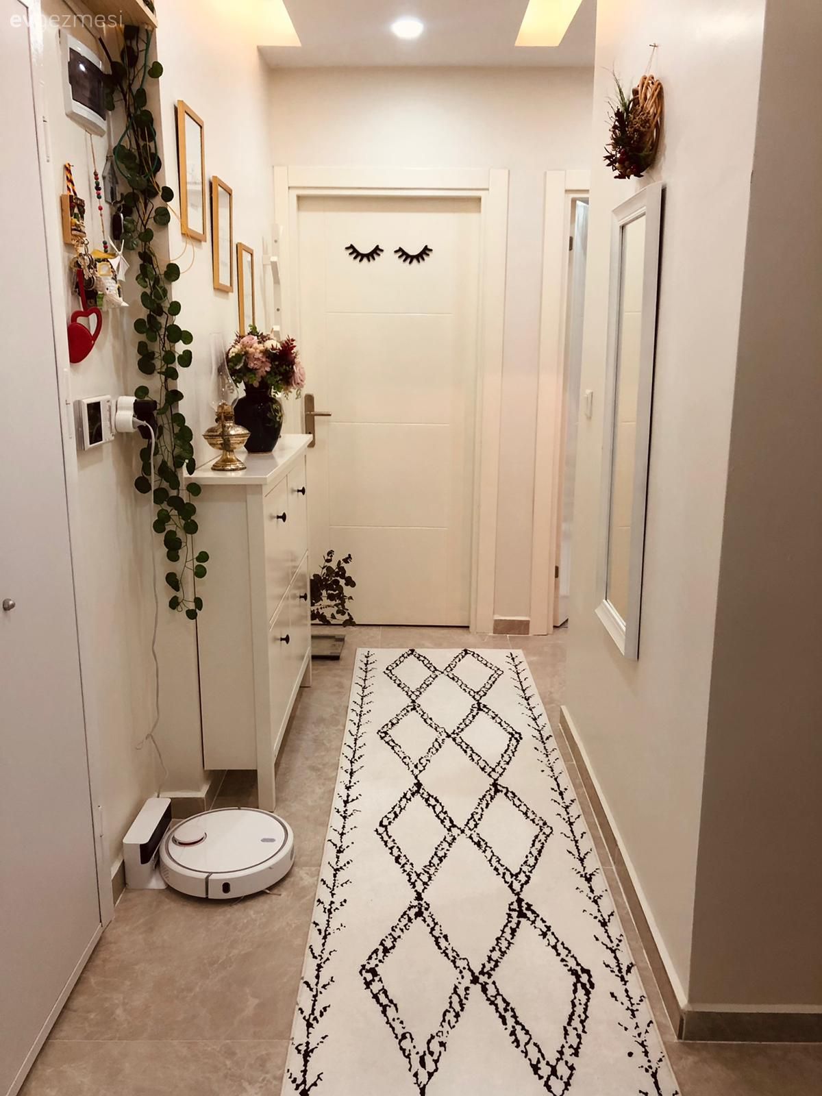 Antre, Beyaz, Siyah, Antre halısı, Geometrik desen, Desenler, Dresuar, Çerçeve, Duvar dekorasyonu, Ev bitkisi, Tavan dekorasyon