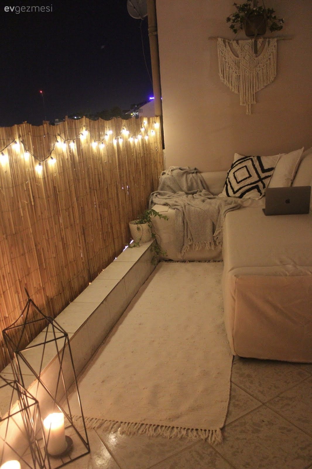 Balkon, Bohem Dekorasyon, Balkon oturma grubu, Balkon halısı, Beyaz, Balkon duvar dekorasyonu