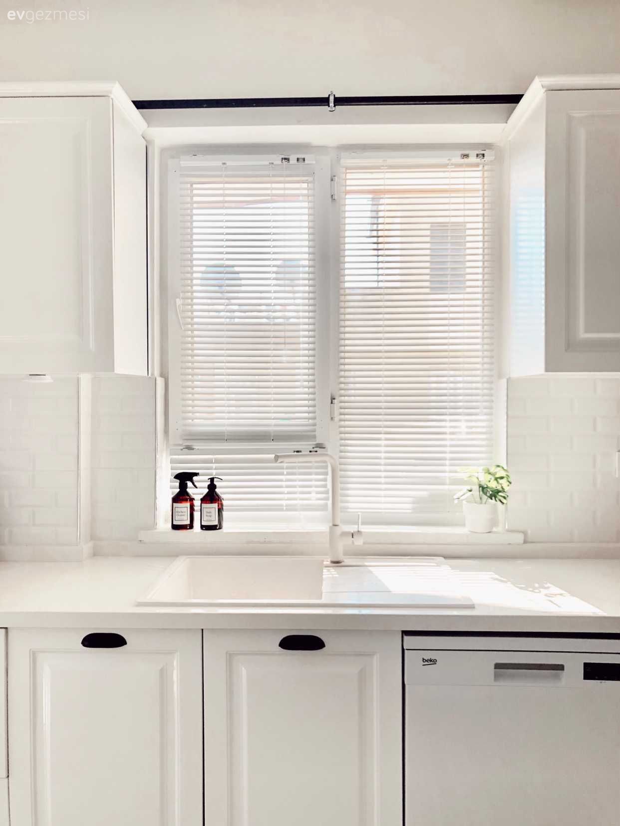 Mutfak İçin En Kullanışlı Perde Seçimi ve Farklı Perde Modelleri