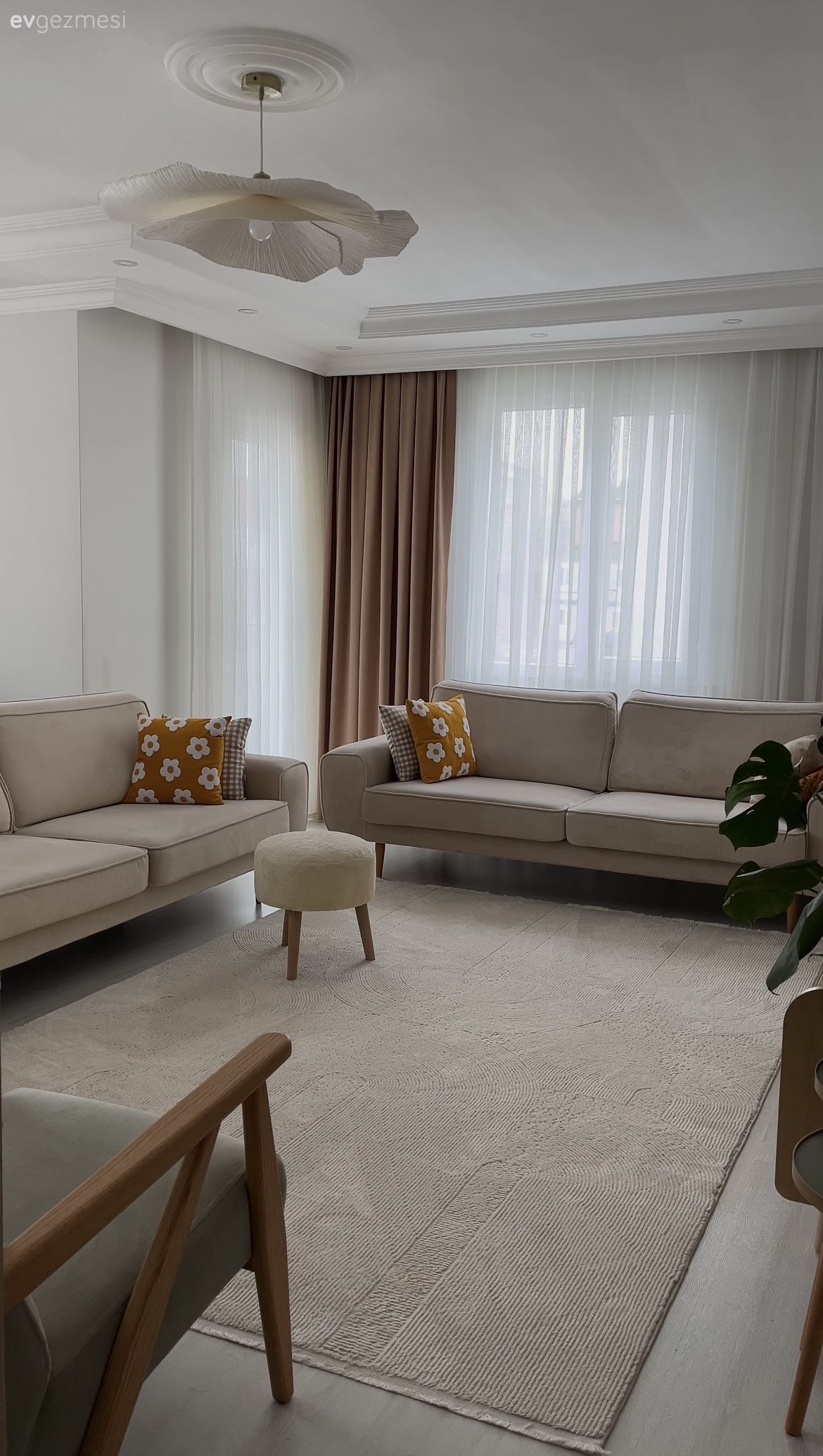 Bu Salonda Koltuk Takımındaki Uyum Her Şeye Yansımış