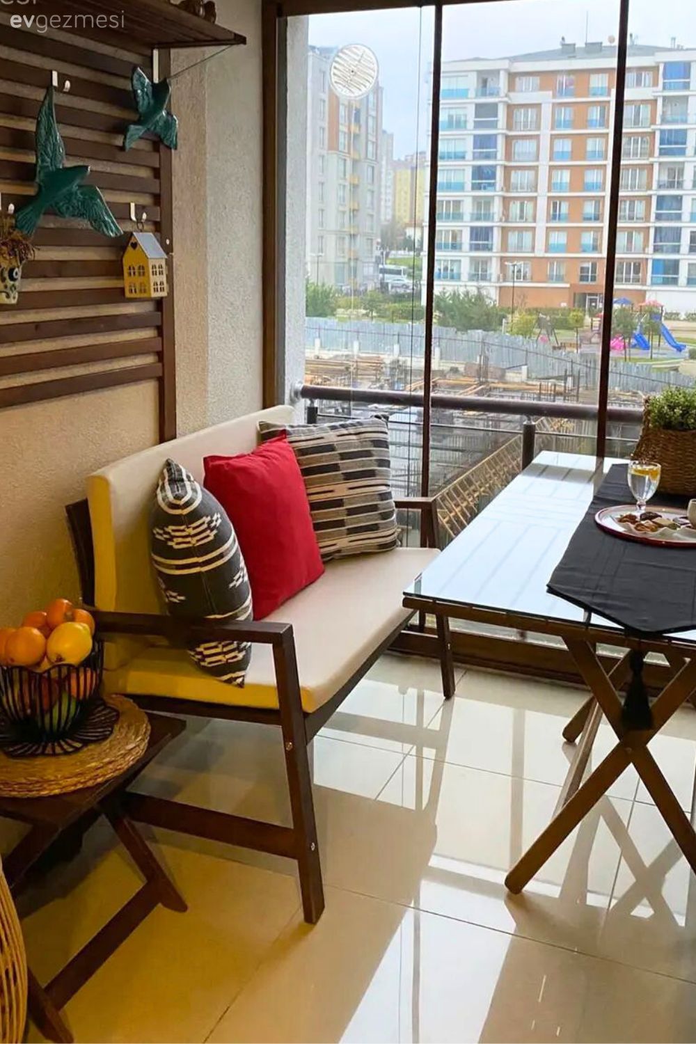 Bu İstanbul Evinde Ahşabın Sıcaklığı Her Şeyin Önünde