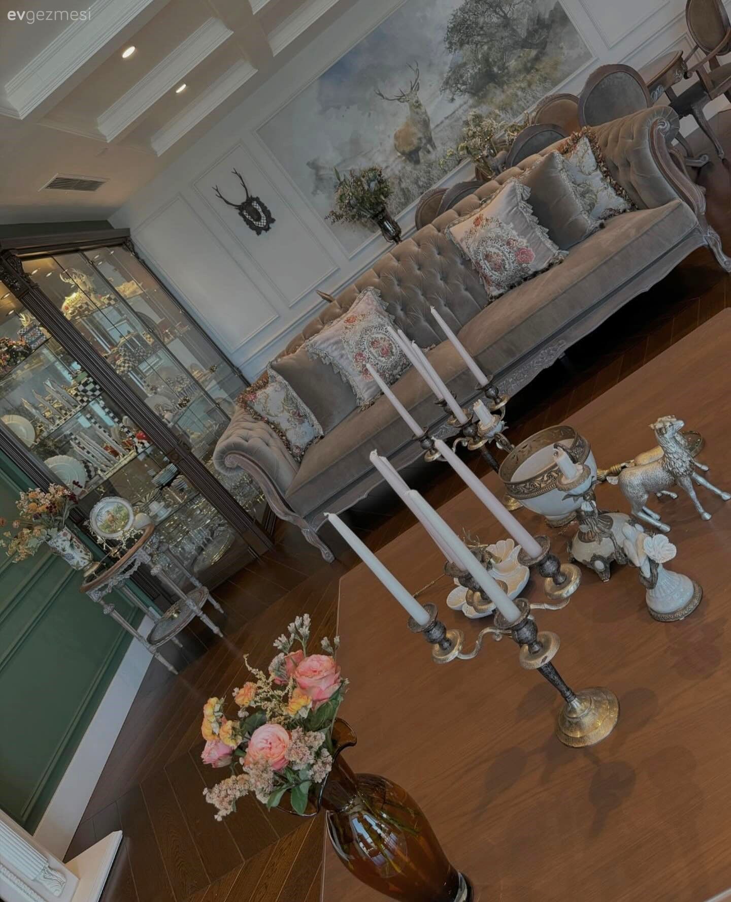 Bu Açık Konsept Ev Modern ve Geleneksel Uyumunun Zevkli Bir Örneği