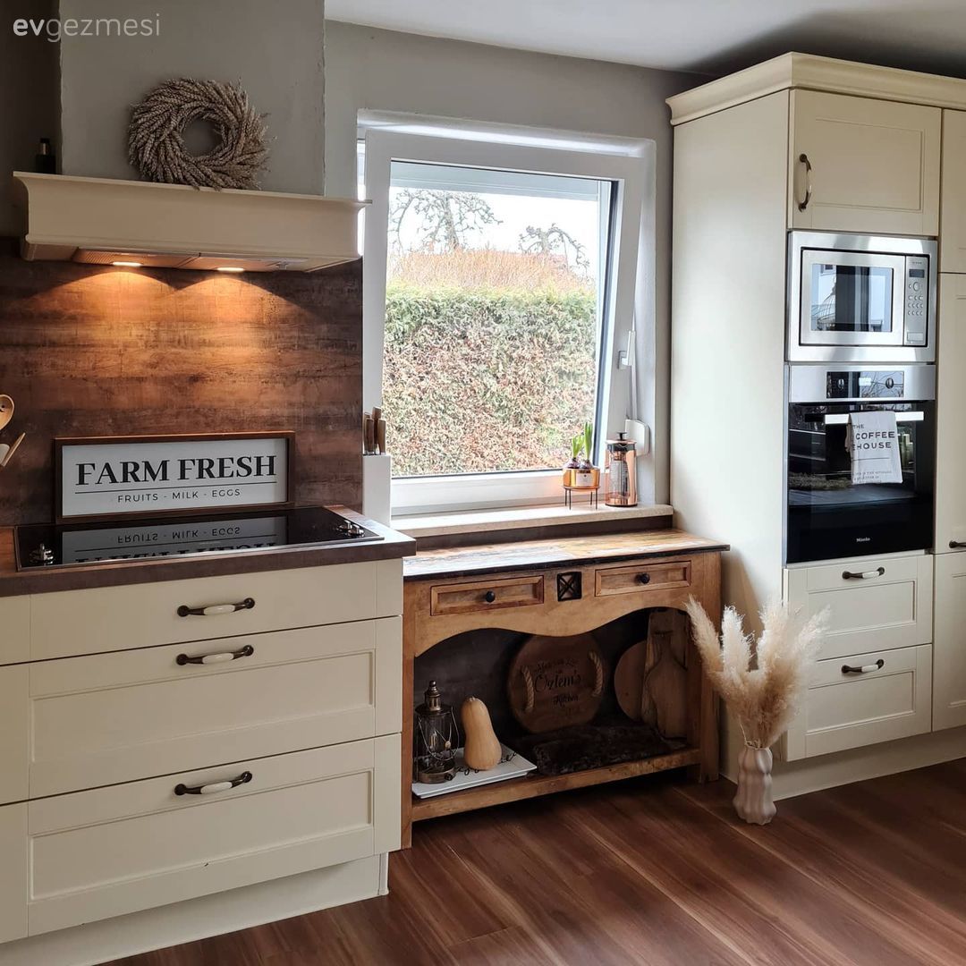 Mutfak, Country mutfak, Beyaz, Krem, Kahverengi, Mutfak tezgahı, Mutfak tezgah arası, Tezgah arası seramik, Ankastre, Ekstra mutfak dolabı