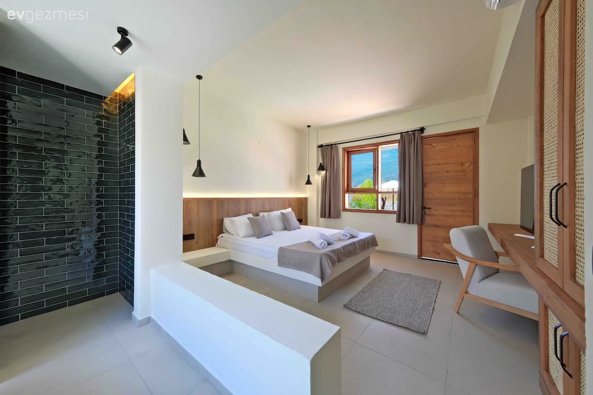 Fethiye'deki Bu Yazlık Evde Banyolar İçin Ayrıca Mesai Harcanmış!