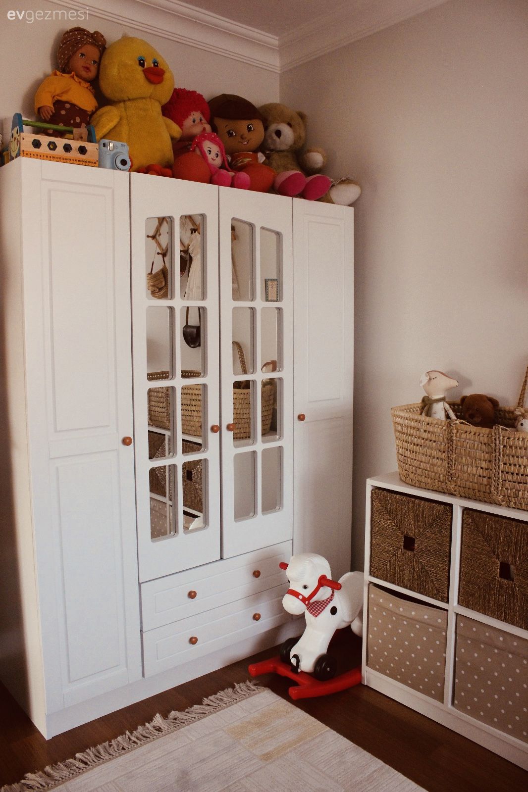 Dolap, Beyaz, Hasır sepet, Halı, Salon halısı