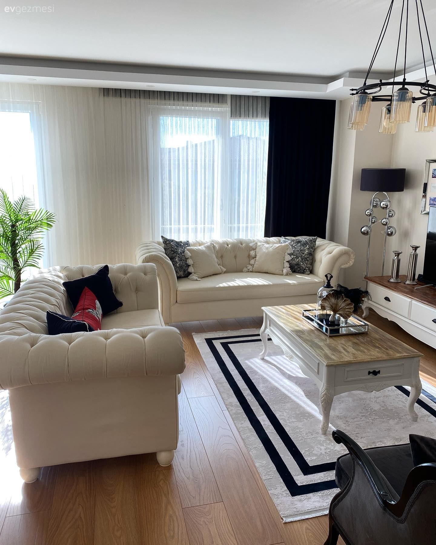 Bu İstanbul Evinde Her Köşeden Farklı Bir Tarz Sesleniyor!