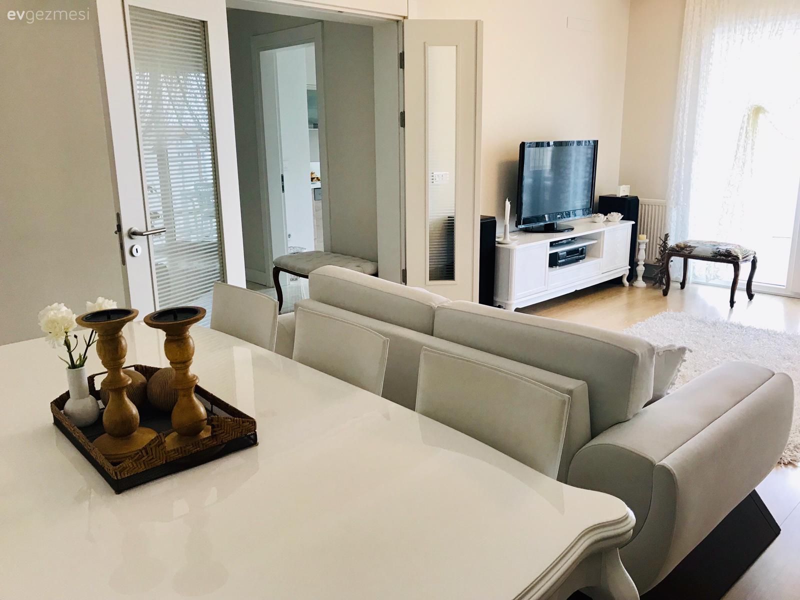 Salon, Beyaz, Siyah, Kahverengi, Koltuk takımı, Tv ünitesi, Tv ünitesi aksesuarları, Ev Aksesuar, Yemek masası, Sandalye, Şamdan