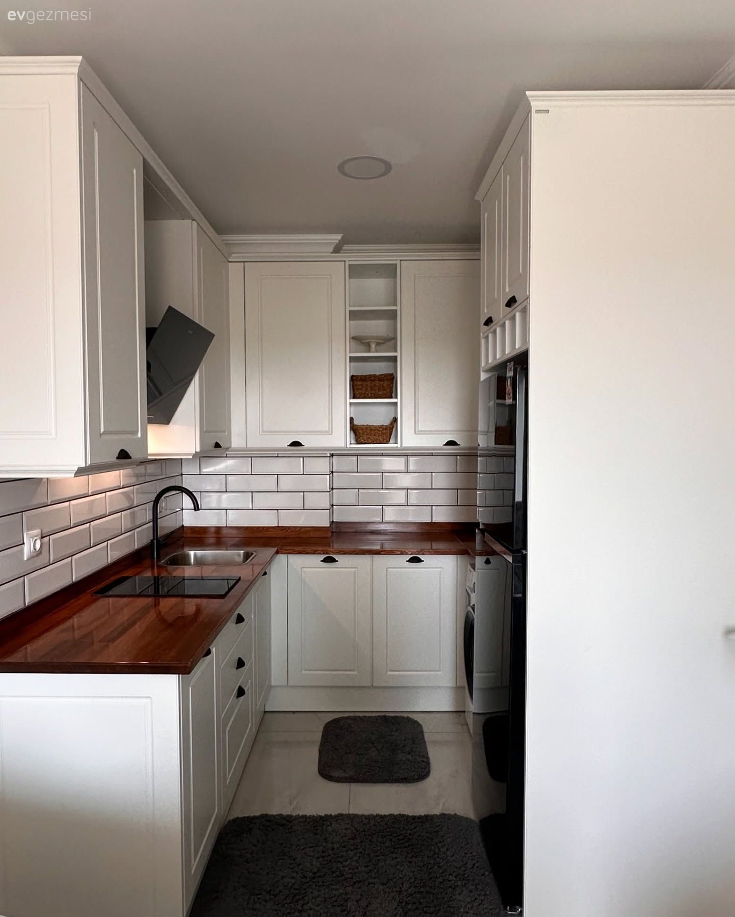 Bu Küçük Mutfağın Görünüşü ve İşlevselliği Tam Not Alır