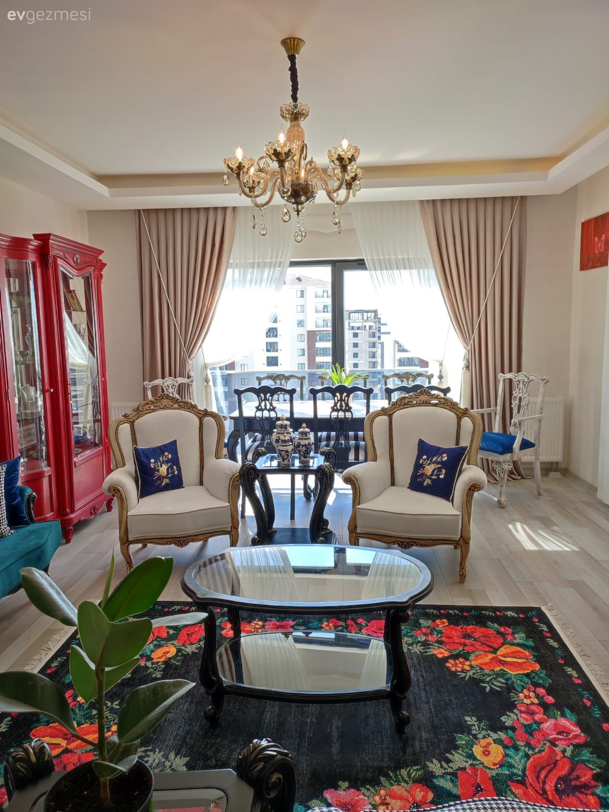 Mağaza Vitrini Gibi Görünmek İstemeyen Bu Ev Eskilere Hayat Vermiş!