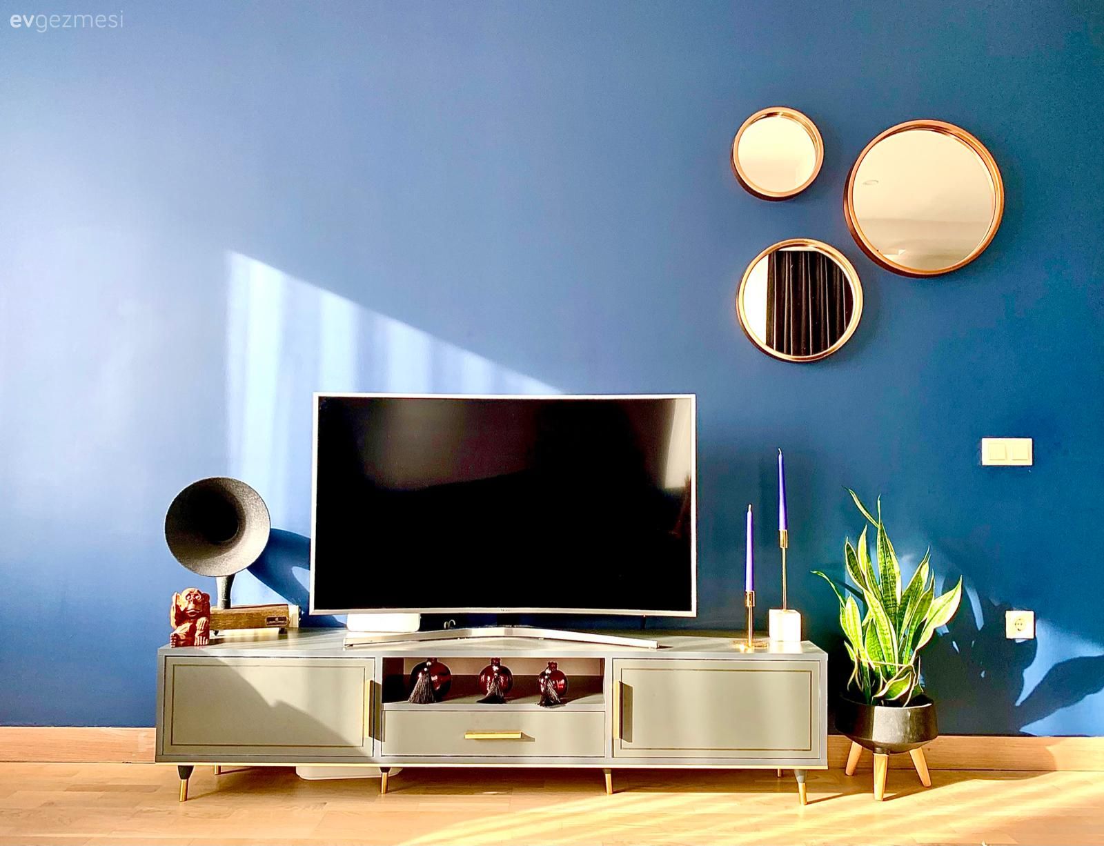 Bu Mimar Evi Minimalizmi ve Renkleri Ortak Paydada Buluşturmuş