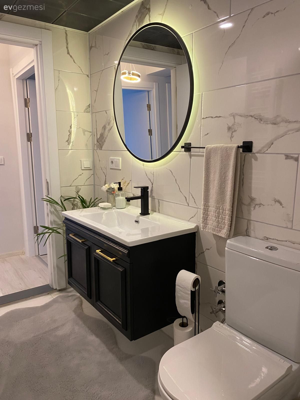 Banyo, Beyaz, Banyo dolabı, Siyah, Banyo aksesuarları, Banyo seramikleri, Led aydınlatma, Aydınlatma, Ev bitkisi, Banyo aynası