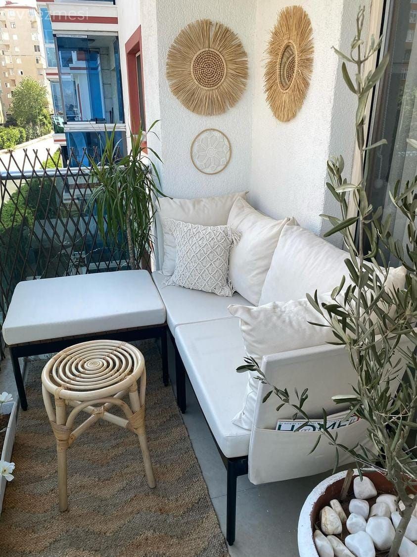 Koltuk Aynı Görünümler Farklı! Portatif Mobilyanın Gücüne Örnek Bir Balkon!