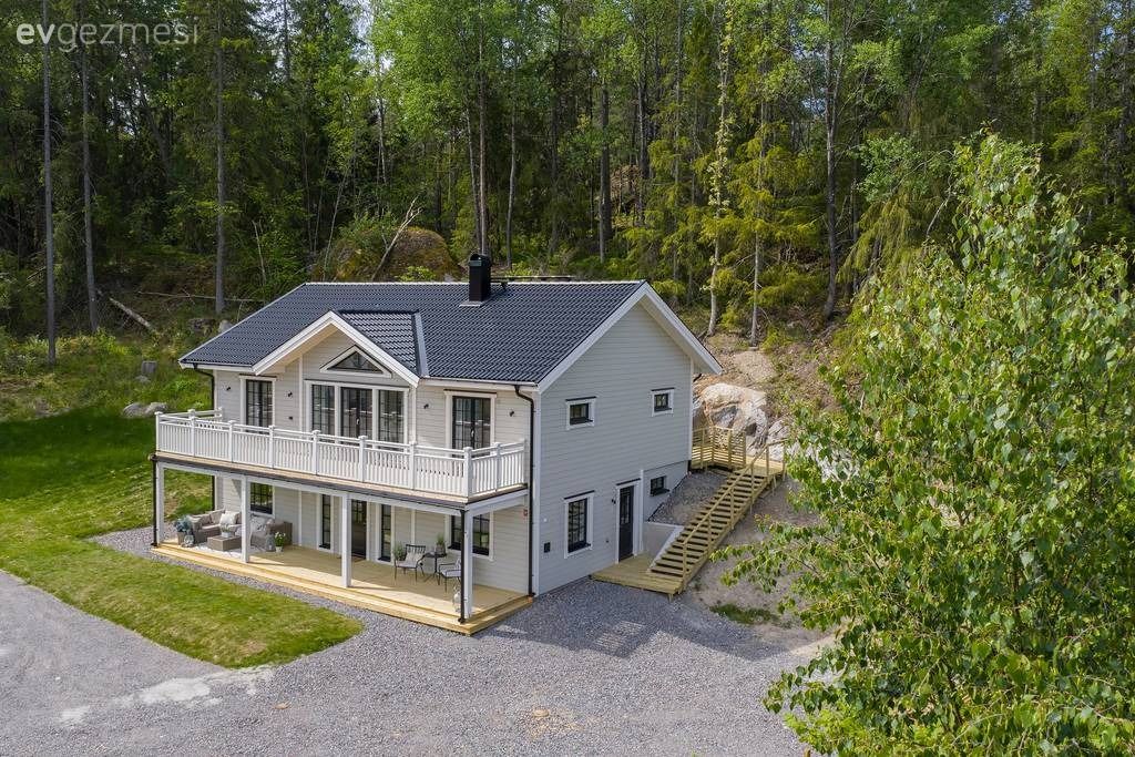 183 M2'lik Balkonlu Bu Evin Arka Cephesinde İskele Veranda Var