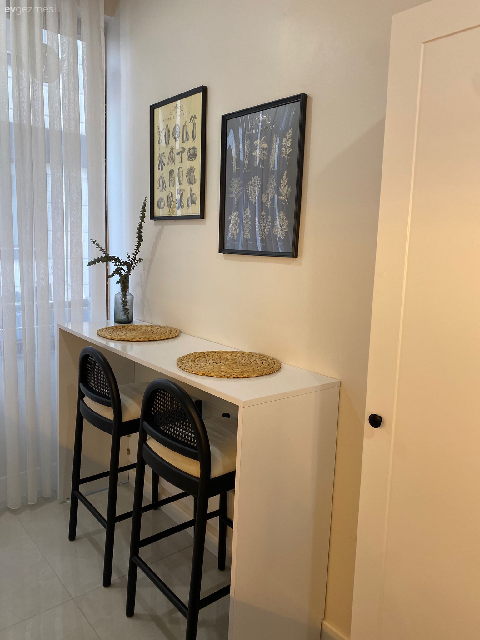 Koridor Tipi Bu Mutfakta Dar Alana Uygun Çözümler Kullanılmış