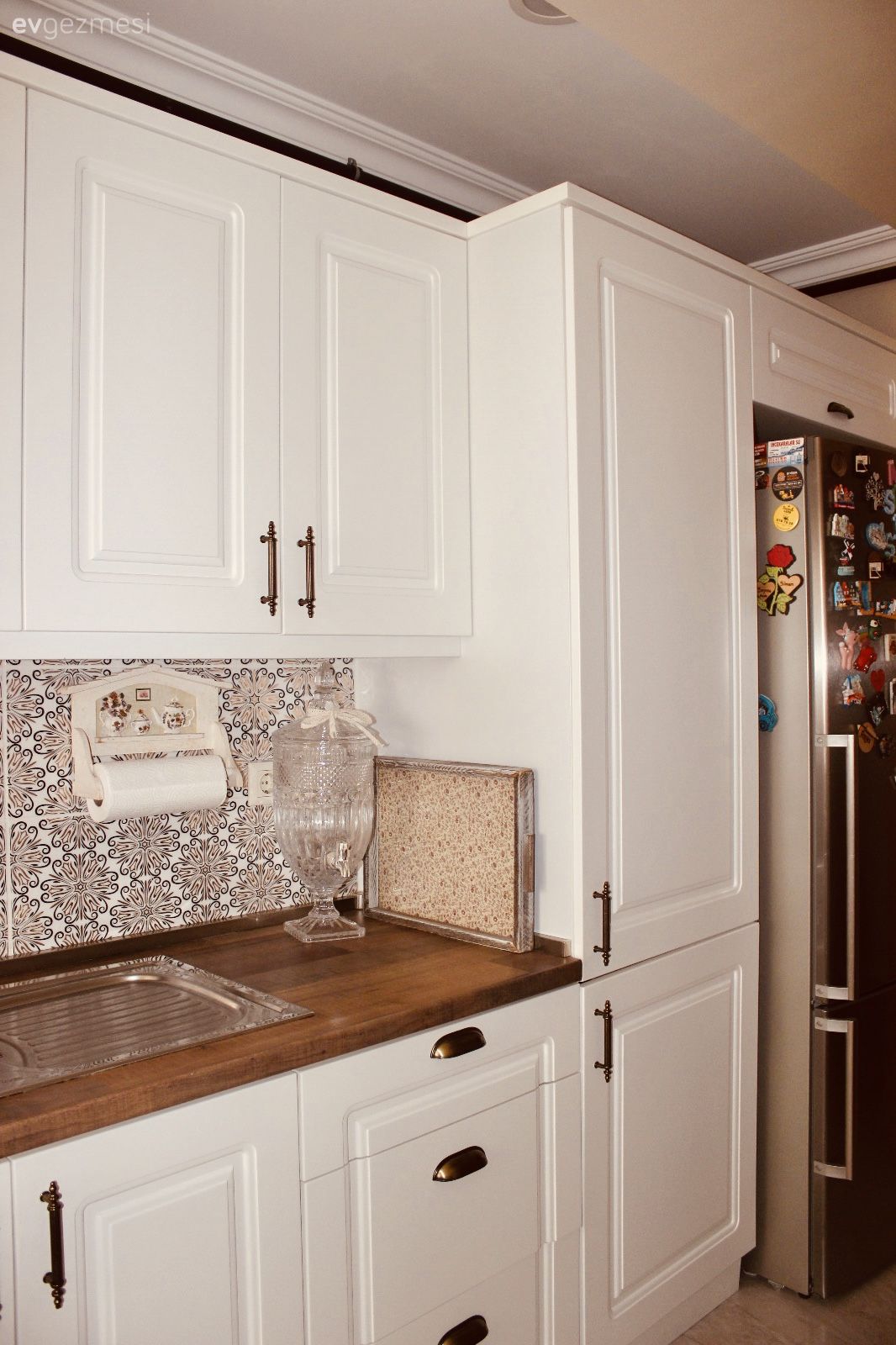 Mutfak, Beyaz mutfak, Ahşap mutfak tezgahı, Mutfak tezgahı, Shaker kapaklı dolaplar, Mutfak tezgah arası