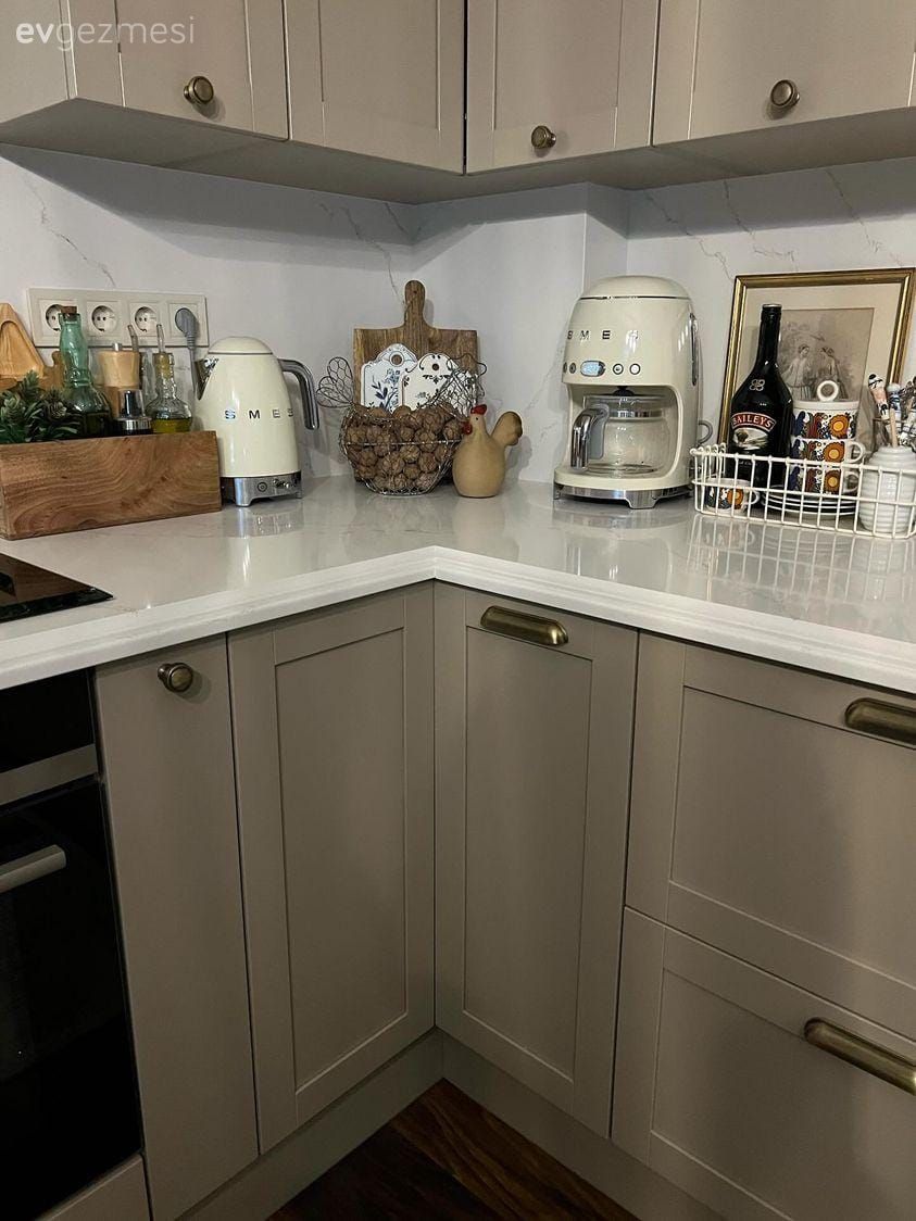 Beyaz, Vizon, Altın, Siyah, Mutfak tezgahı, Mutfak, Mutfak tezgah arası, Mutfak aksesuarları, Shaker kapaklı dolaplar