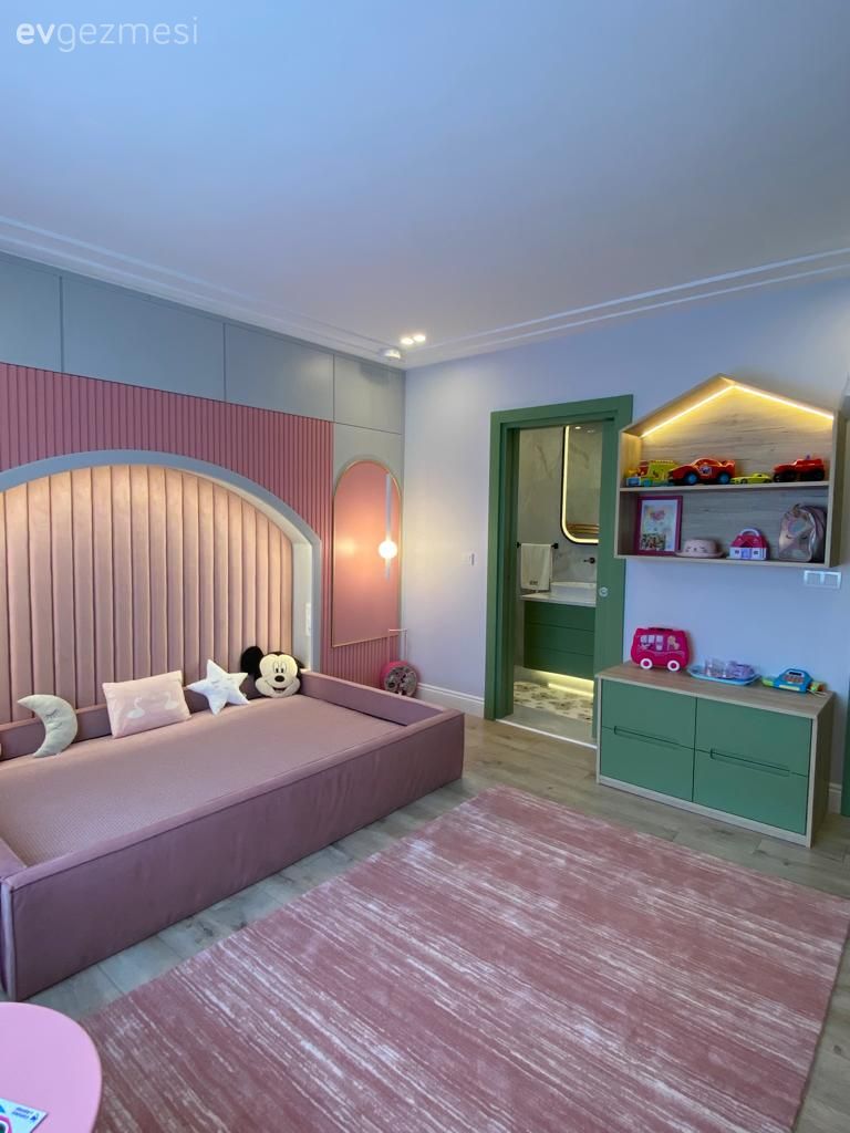 Bu Dubleks Evde Özel Yapım Tasarımlar Dekorun Albenisi Arttırmış