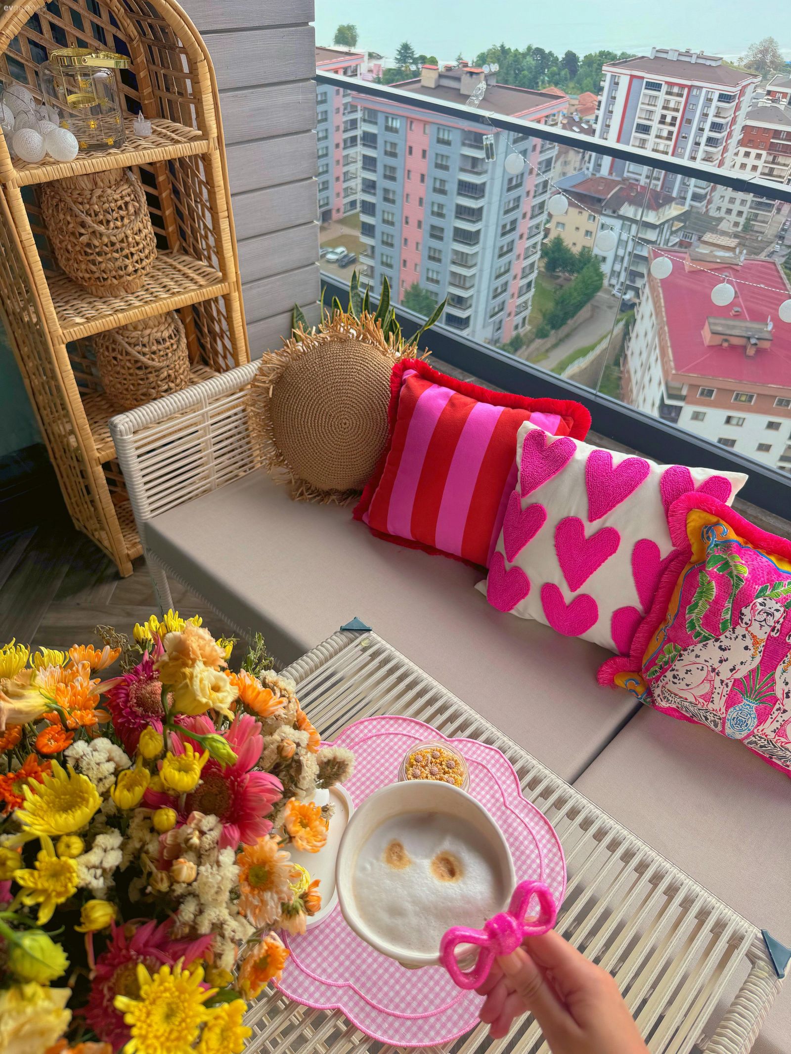 Hasır dolap, Kırlent, Ev tekstili, Pembe, Bej, Çiçekler, Hasır