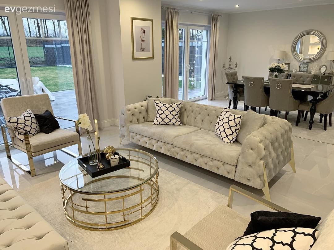 Salon, Altın, Krem, Beyaz, Orta sehpa, Sehpa, Cam orta sehpa, Metal ayaklı sehpa, Modern chesterfield, Berjer, Fon perde, Perde, Tül perde, Kırlent, Ev tekstili, Sehpa üstü aksesuarı, Ev Aksesuar