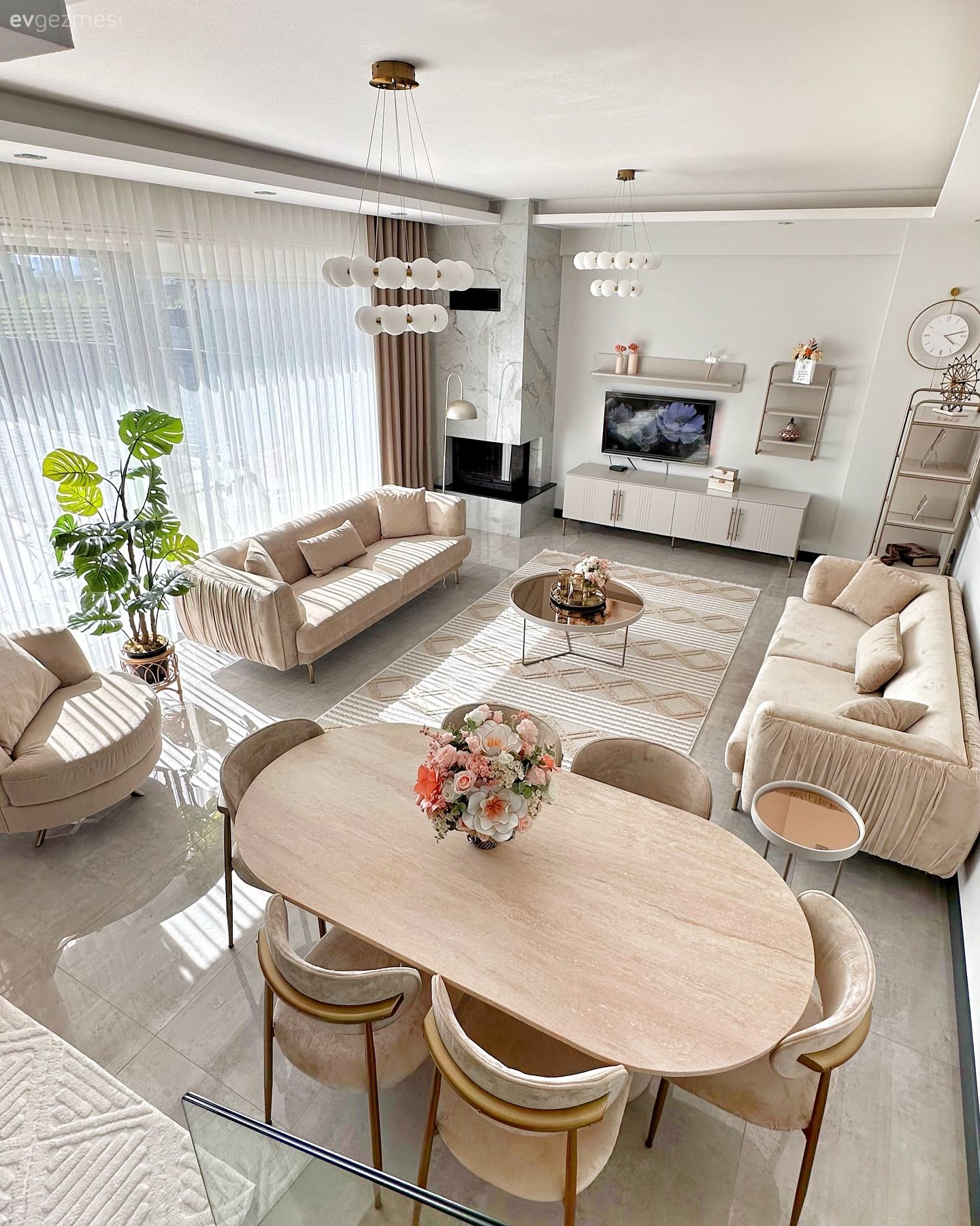 Ferahlık ve Şıklıkla Kuşanan Bu Salonda Eksik Yok