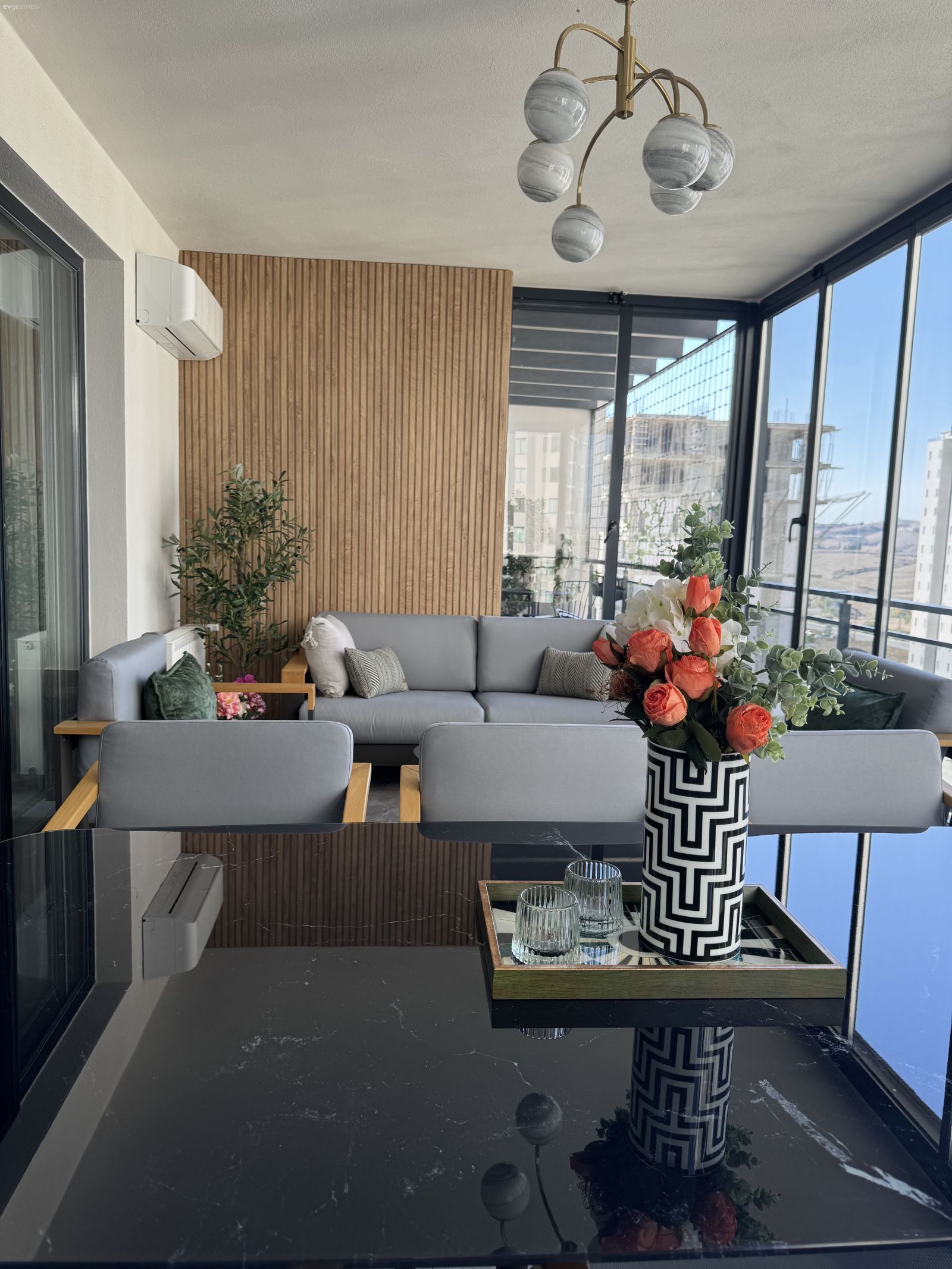 Bu Modern Balkon En Az Salon Kadar Gösterişli!