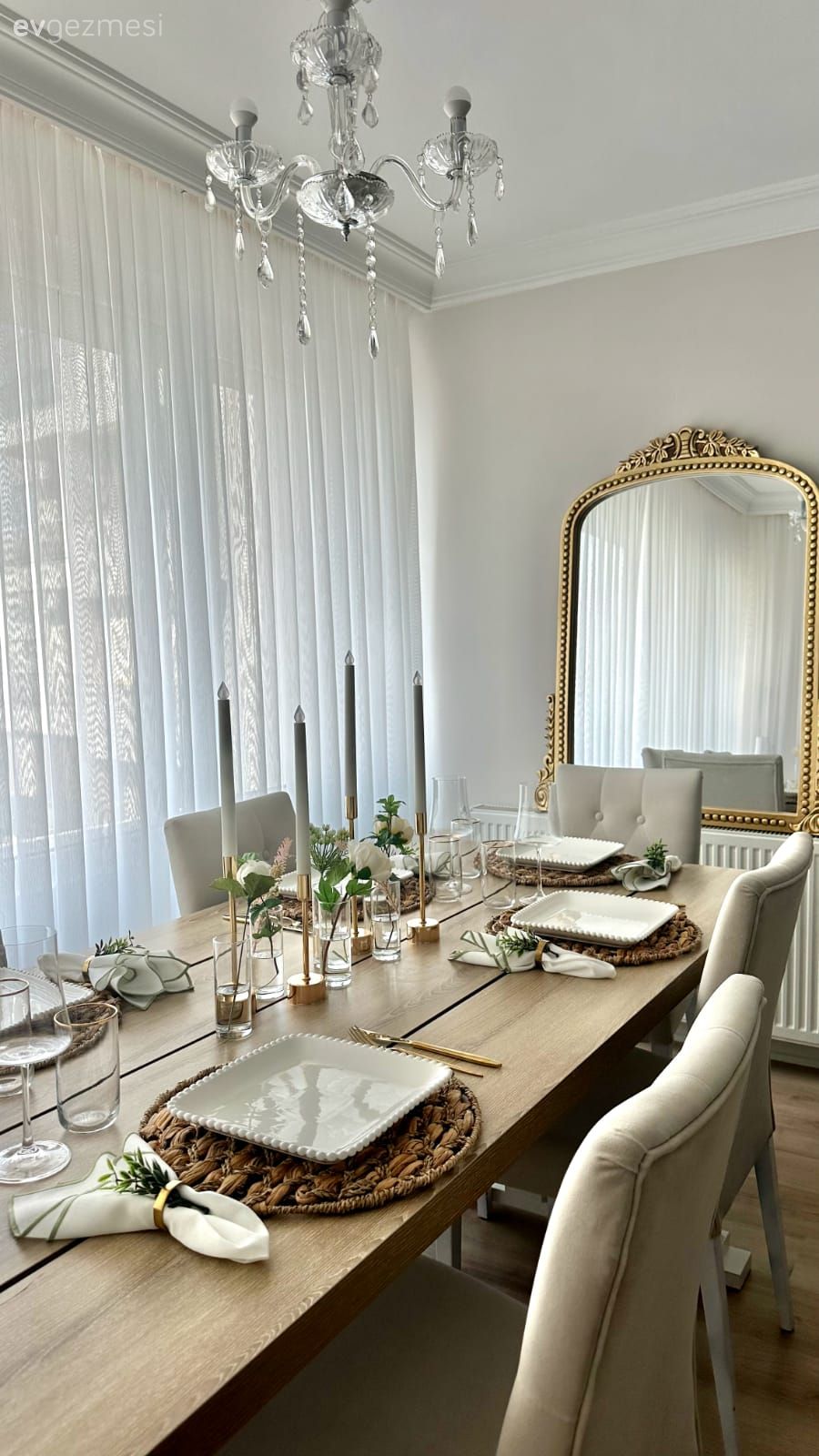 Bu Evde Açık Renkleri İddialı Aksesuarlar Hareketlendirmiş!