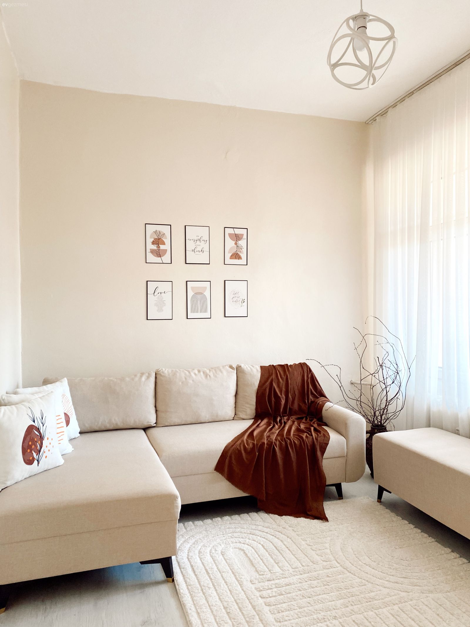 Bu Ankara Evinde Mavinin Sesi Pek Baskın